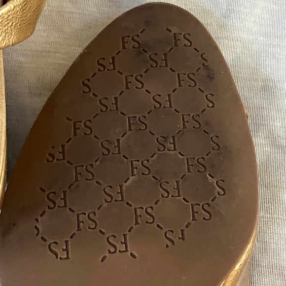 Franco Sarto size 10 metallic gold tone Wedge Slingback Sandals - Picture 11 of 16